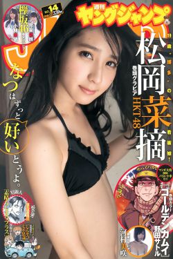 女仆跪着用乳伺候主人